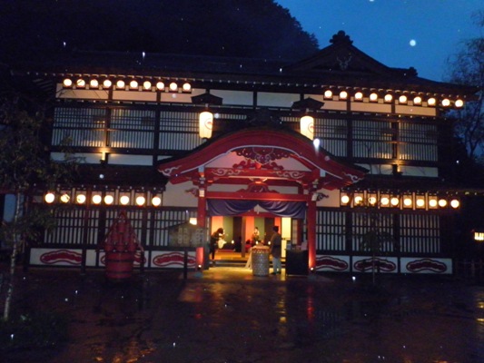 aikai261004