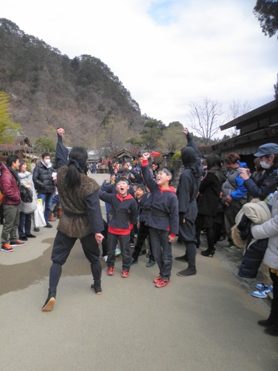 nin280327